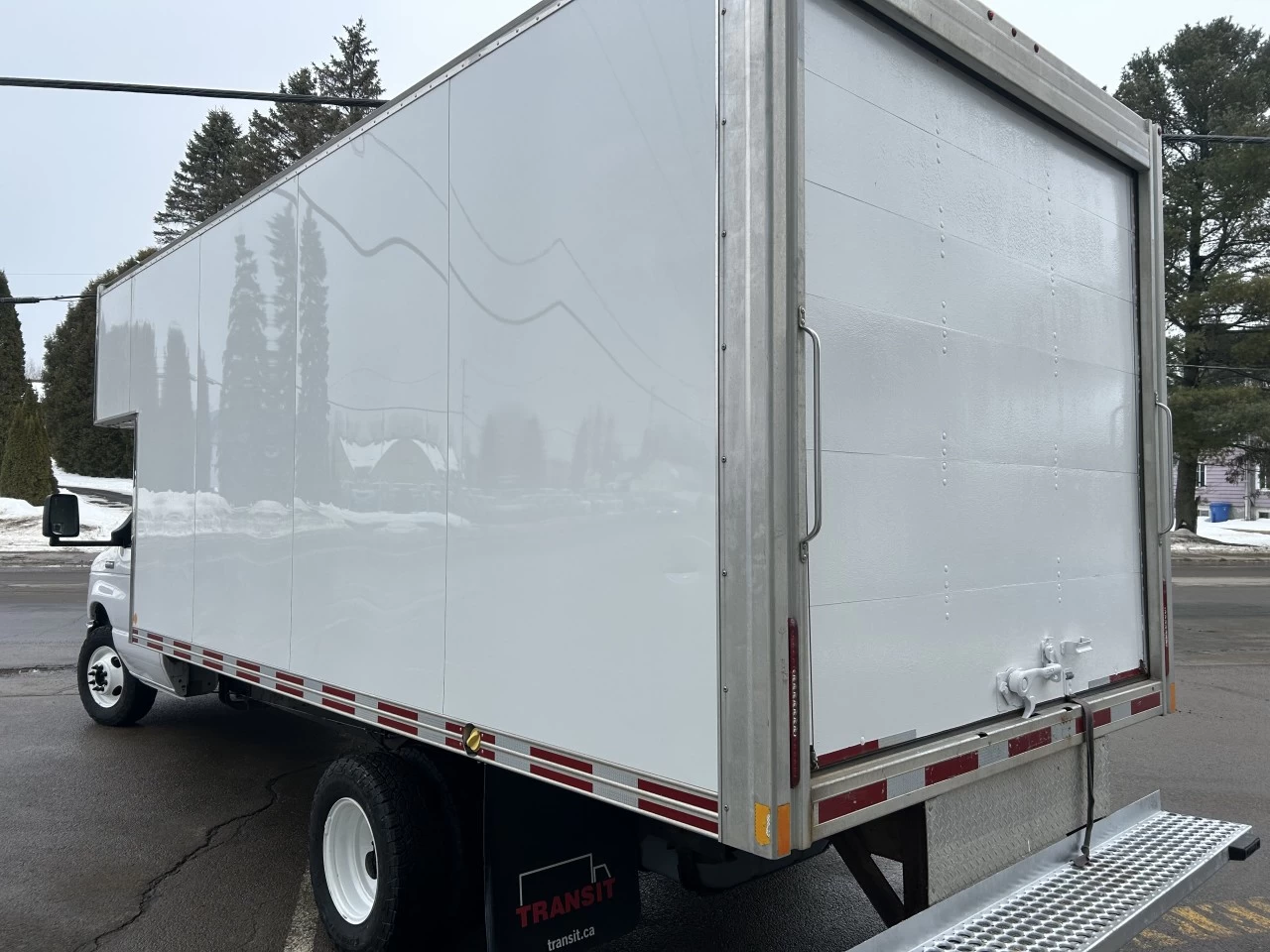 2018 Ford SÉrie E tronquÉ E-450 DRW WB Image principale