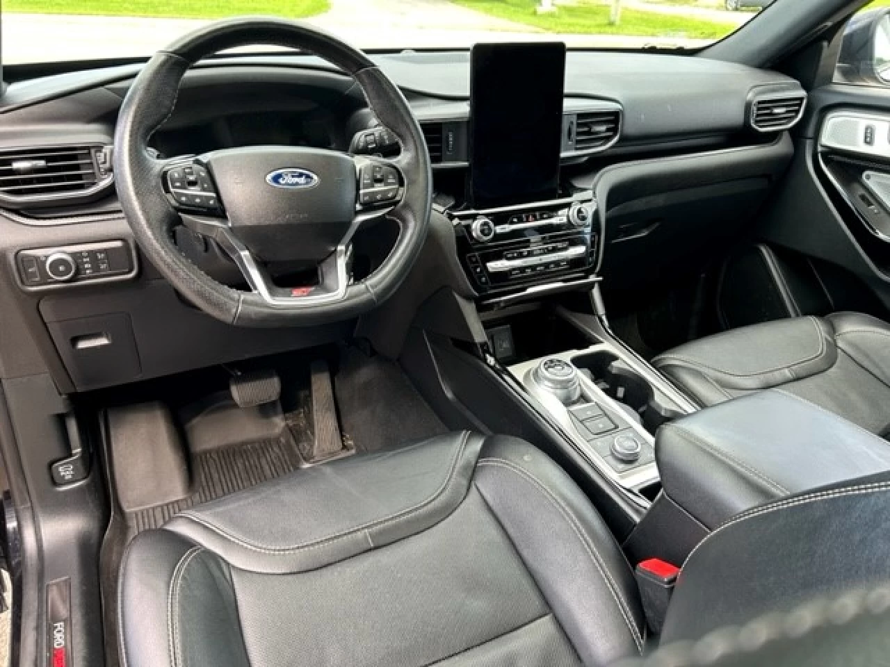 2022 Ford Explorer ST Image principale