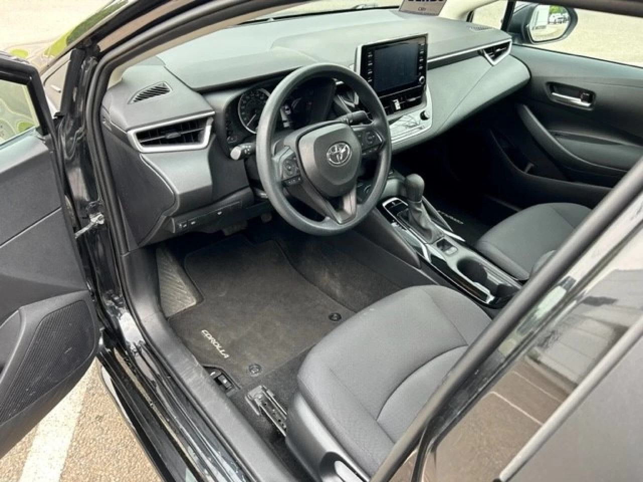 2020 Toyota Corolla LE Main Image