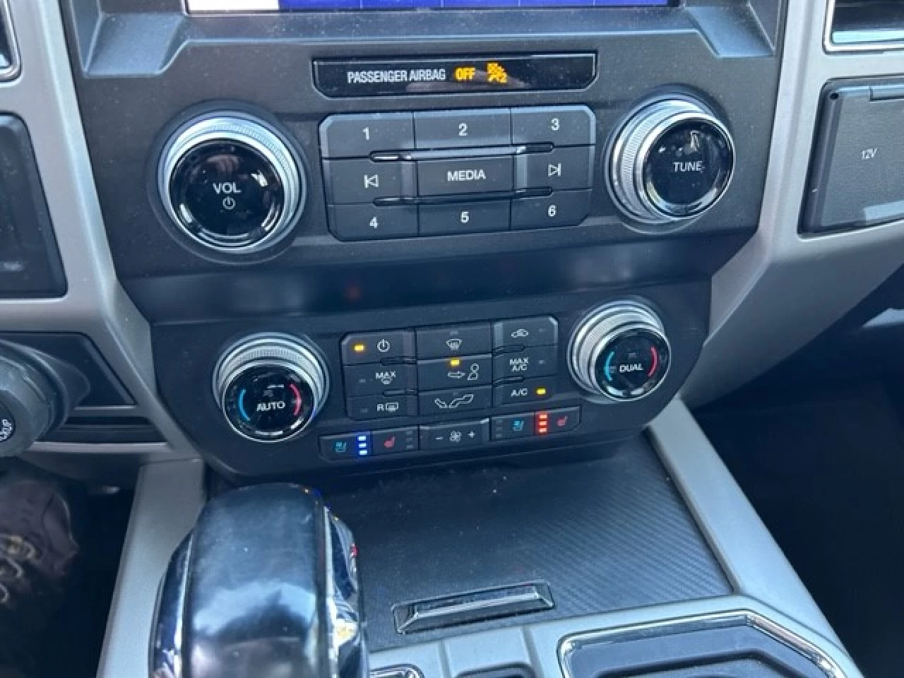 2020 Ford F-150 LARIAT Main Image