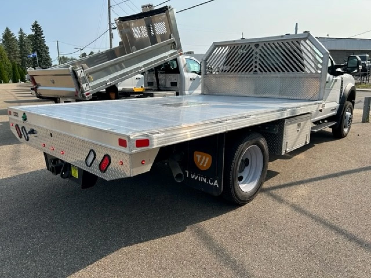 2023 Ford Super Duty F-550 DRW XLT Main Image