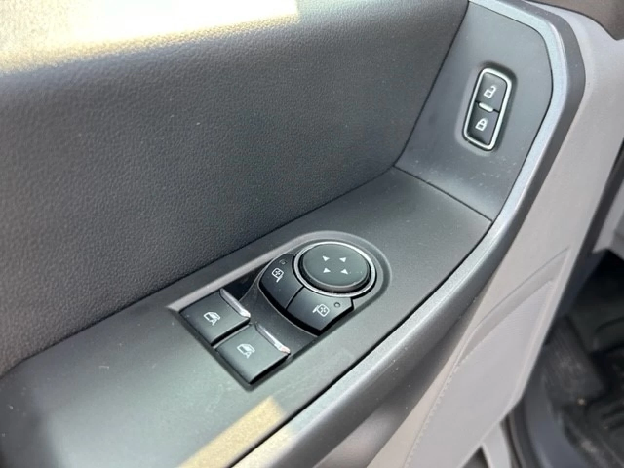 2023 Ford Super Duty F-550 DRW XLT Main Image