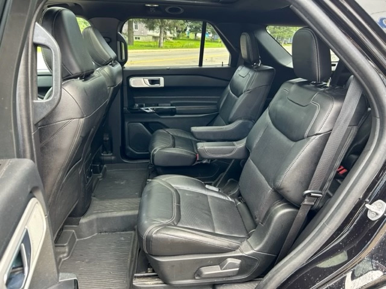 2022 Ford Explorer ST Image principale