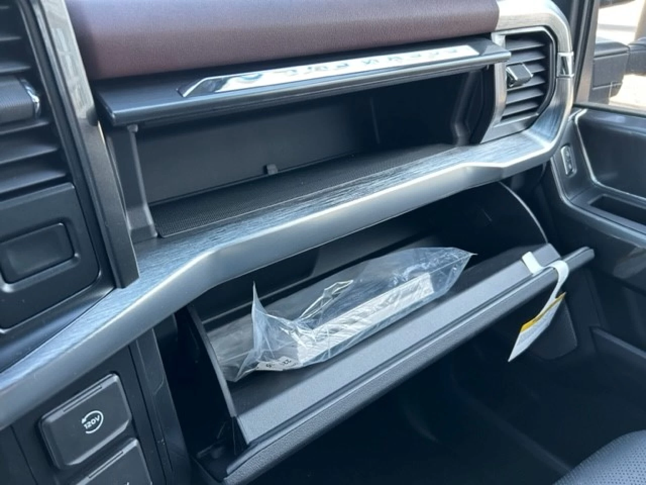 2022 Ford F-150 LARIAT Main Image