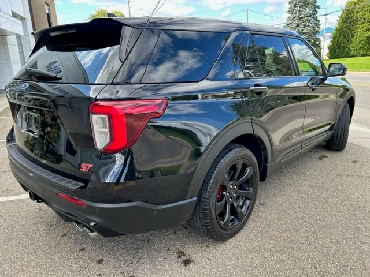 2022 Ford Explorer ST Image principale
