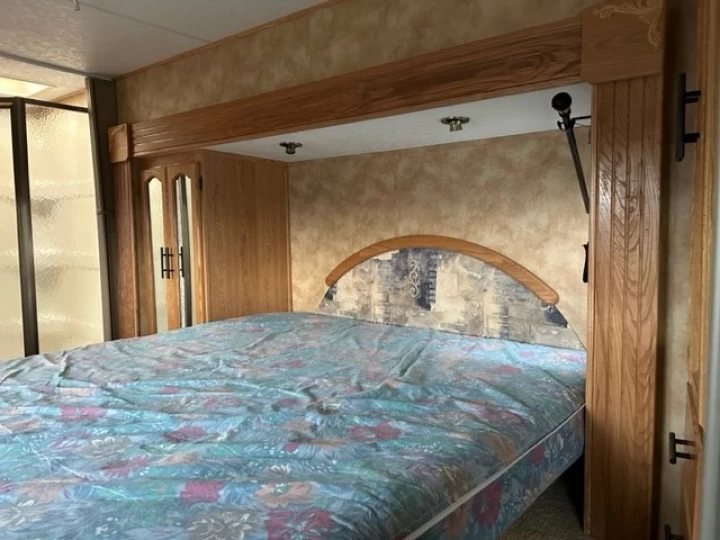 2005 Keystone Challenger 32TPK 
