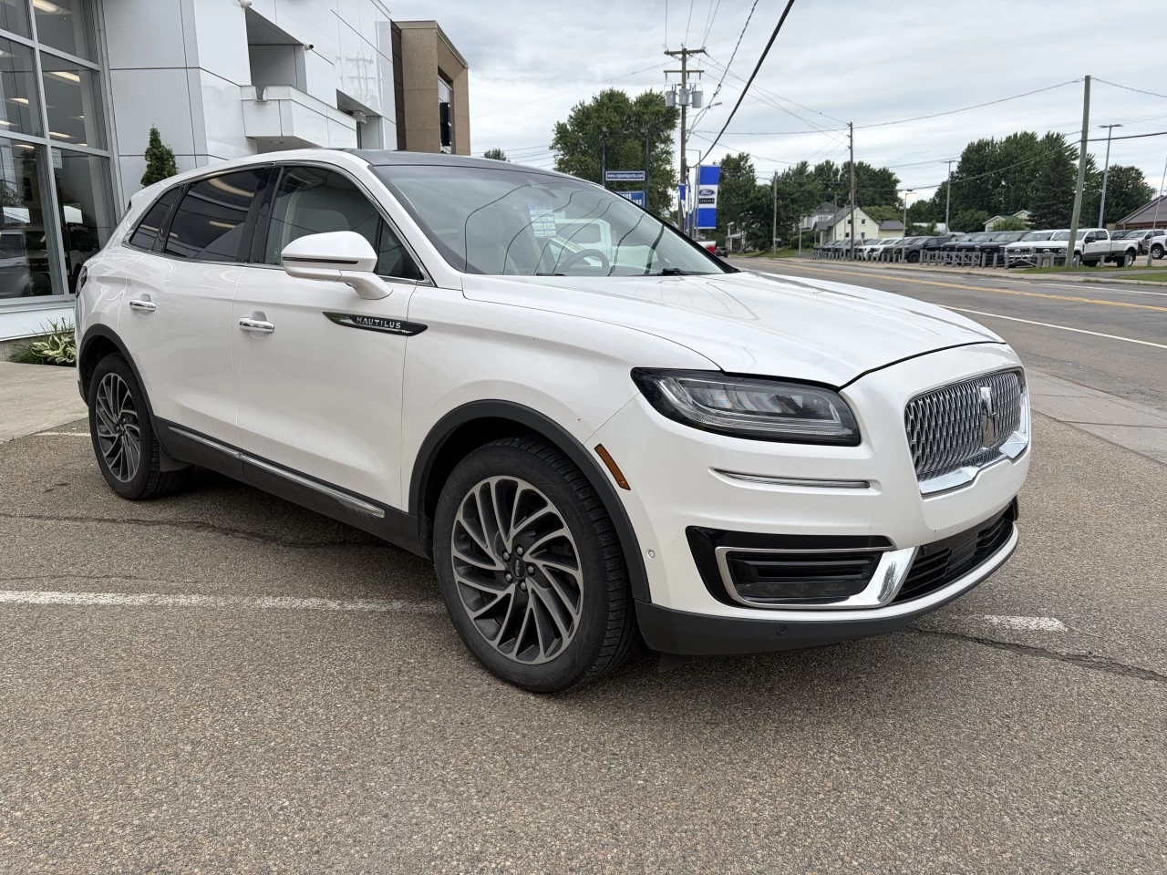 2019 Lincoln Nautilus RESERVE TOIT OUVRANT LUMIERE AMBIANT https://www.rejeanlaportelincoln.com/resize/b990ff35b810a3abc0cc817b2ca24889-1