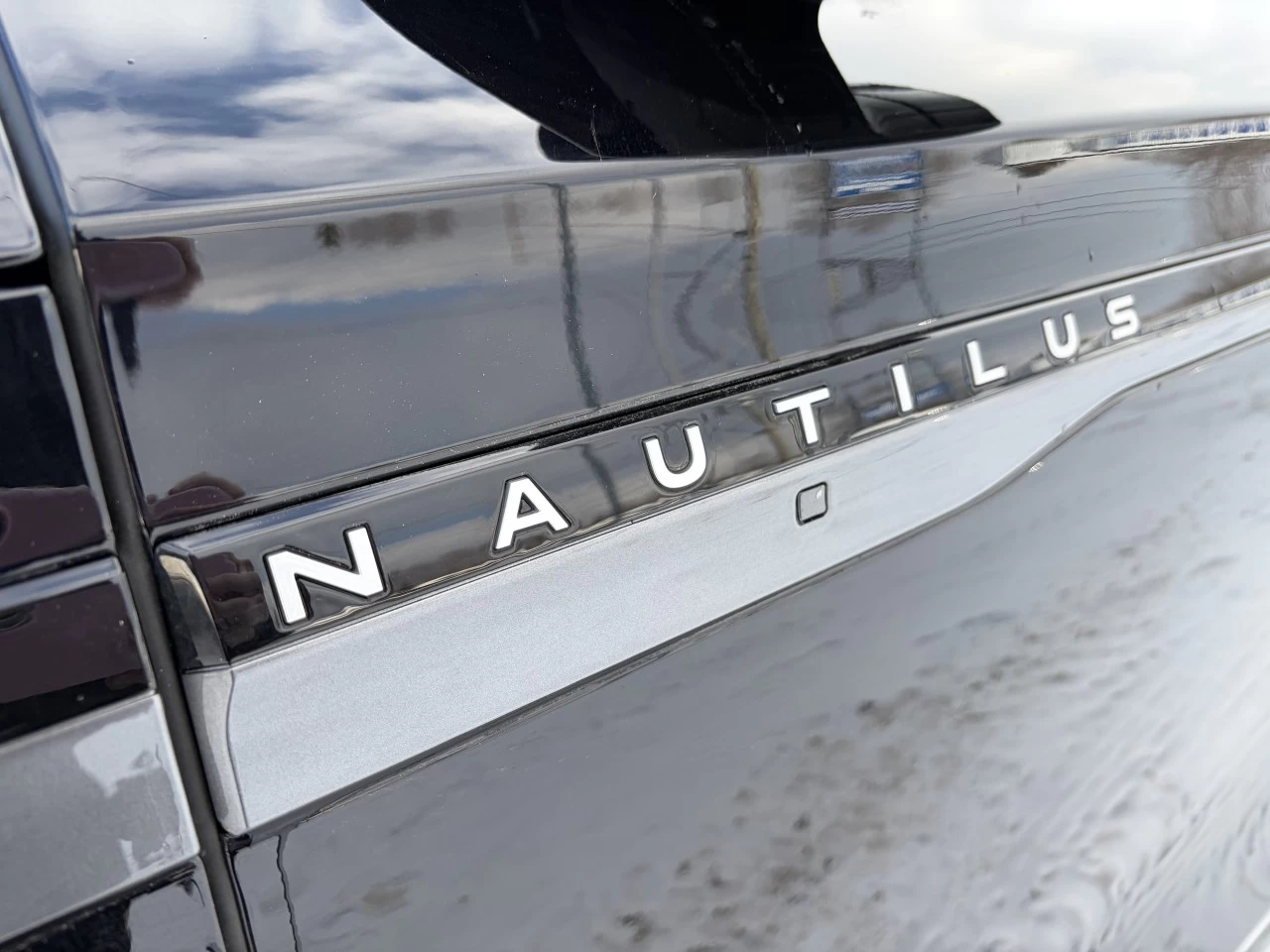 2025 Lincoln Nautilus RESERVE 203A MASSAGE PARFUM TOIT PANORAMIQUE Image principale