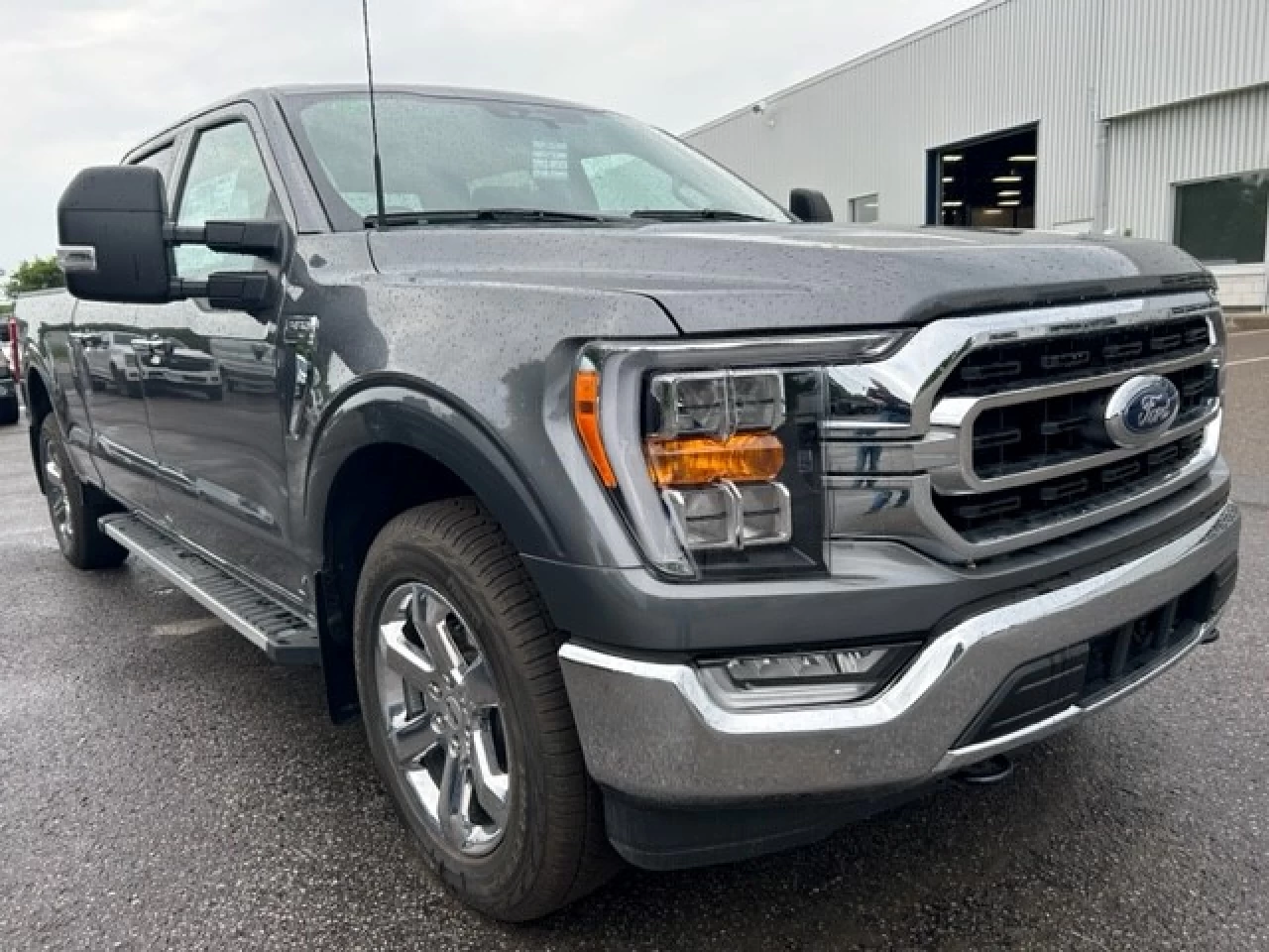 2023 Ford F-150 XLT Main Image