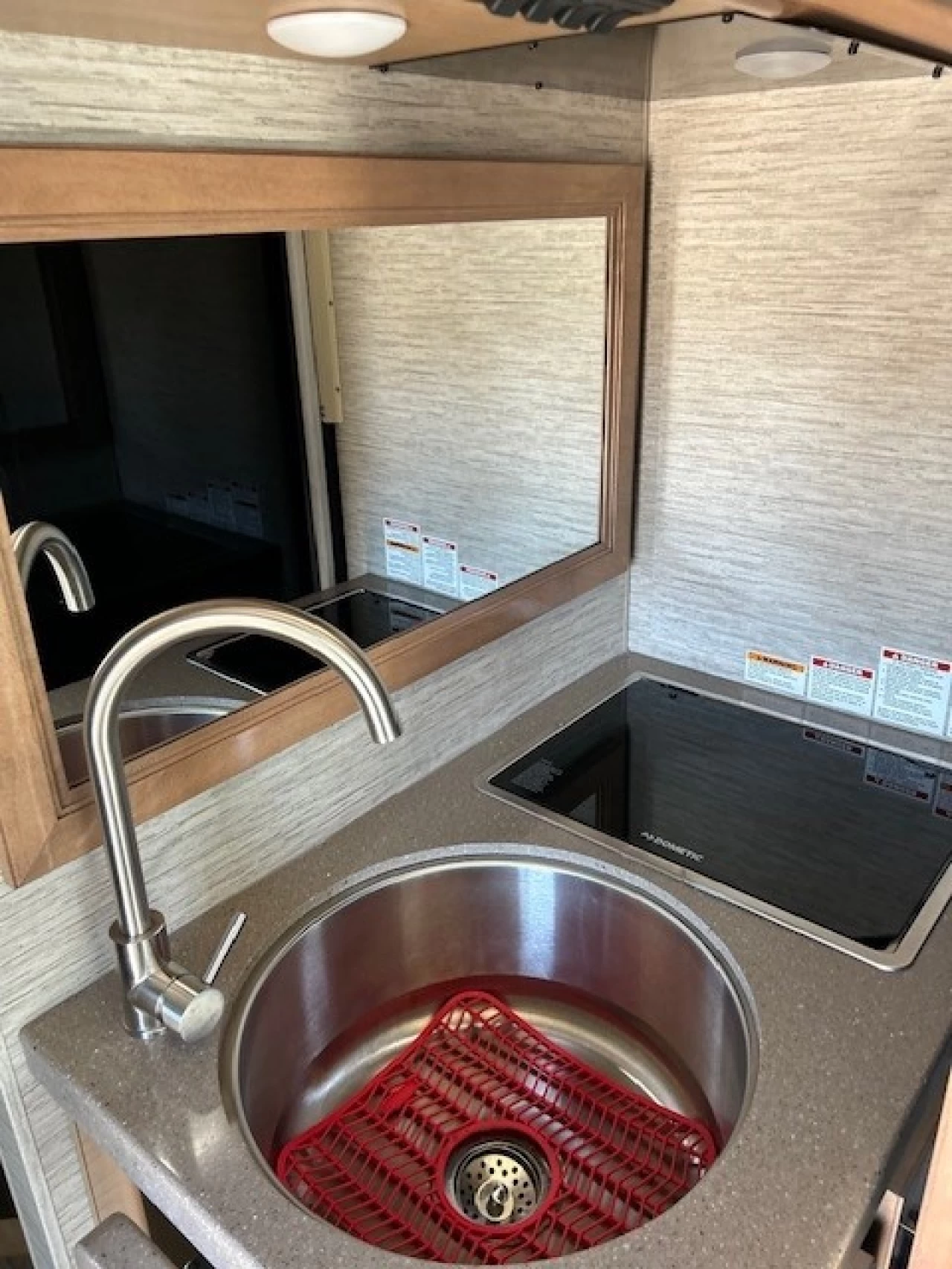 2021 Thor Motor Coach Quantum Sprinter  Image principale