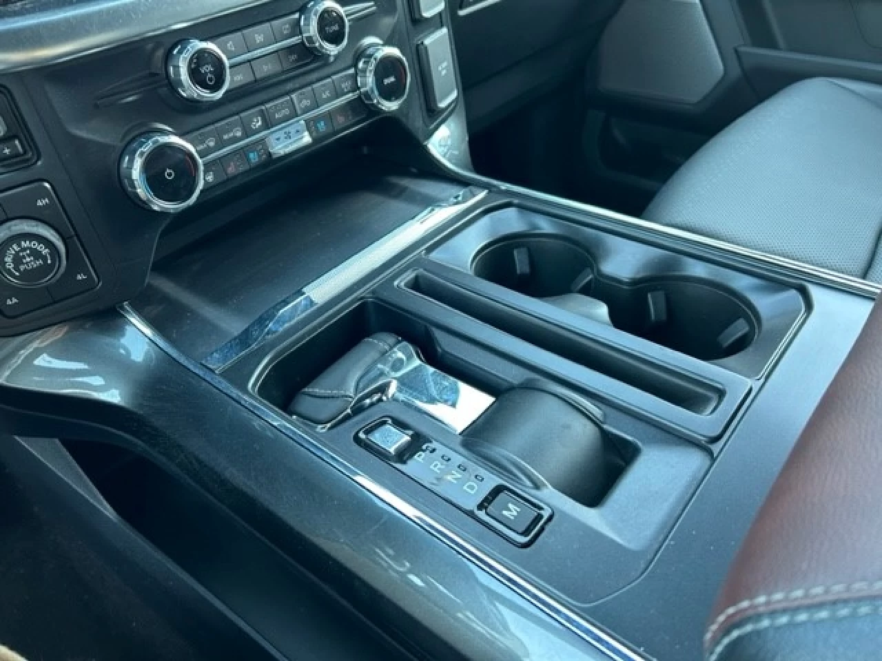 2022 Ford F-150 LARIAT Main Image
