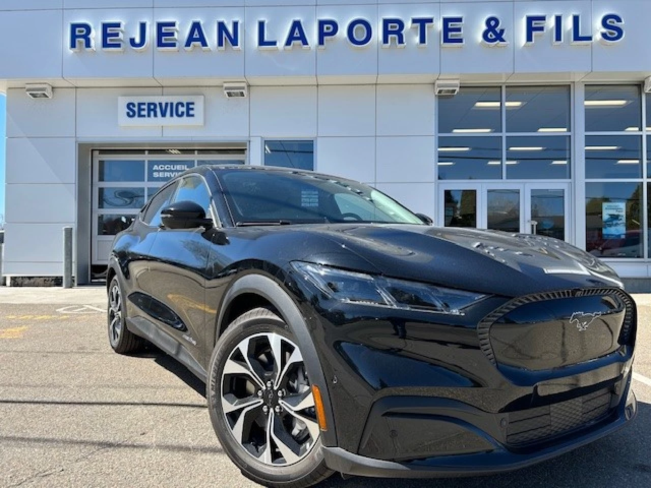 2024 Ford Mustang Mach-E Select AWD https://www.rejeanlaportelincoln.com/resize/b990ff35b810a3abc0cc817b2ca24889-1