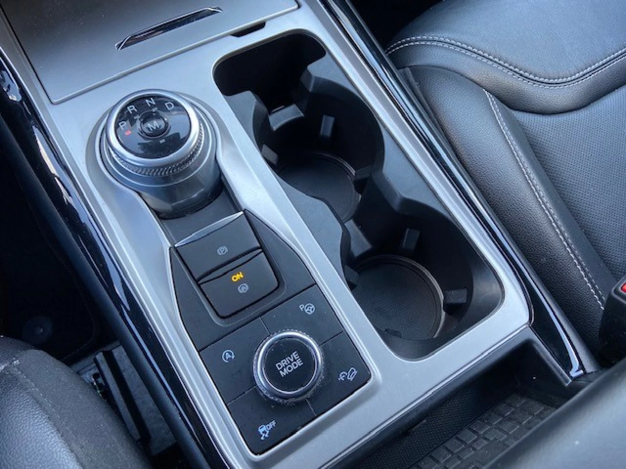 2021 Ford Explorer ST Image principale