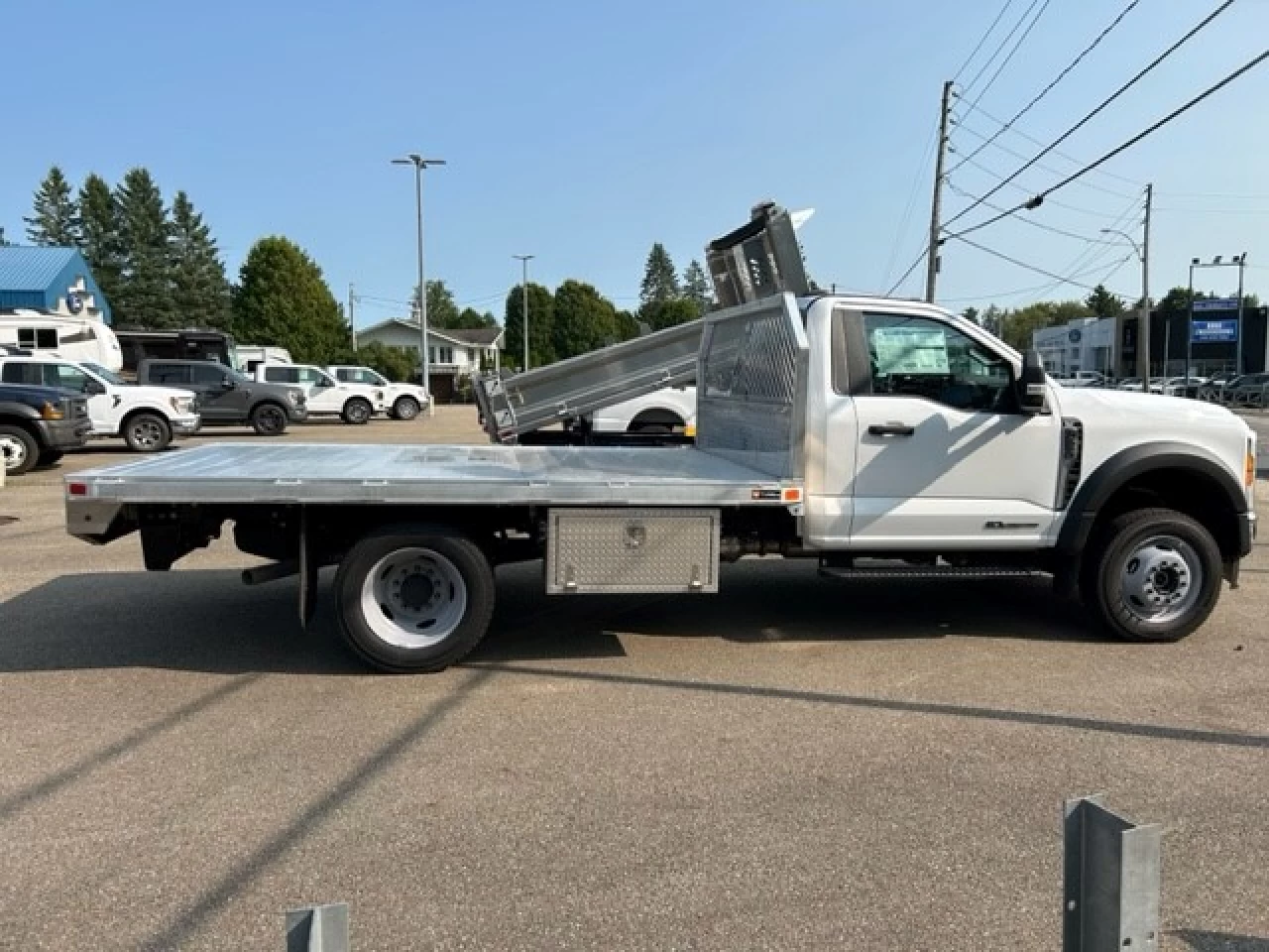 2023 Ford Super Duty F-550 DRW XLT Main Image