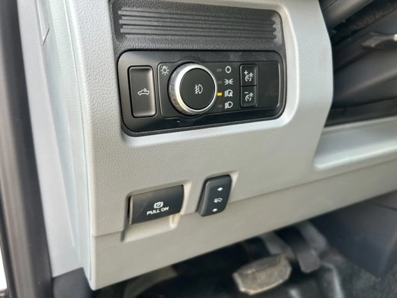 2023 Ford Super Duty F-550 DRW XLT Main Image