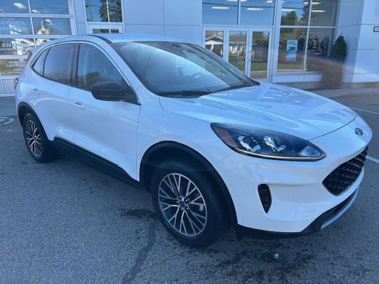 2022 Ford Escape SE Plug-In Hybrid https://www.rejeanlaportelincoln.com/resize/b990ff35b810a3abc0cc817b2ca24889-1