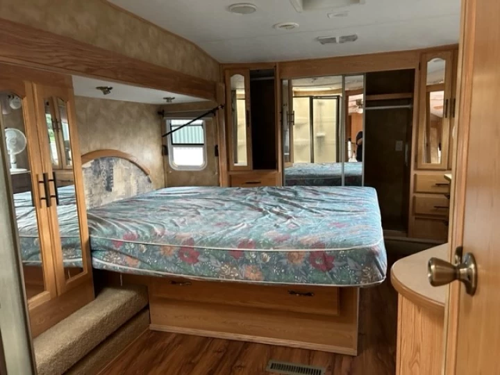 2005 Keystone Challenger 32TPK 
