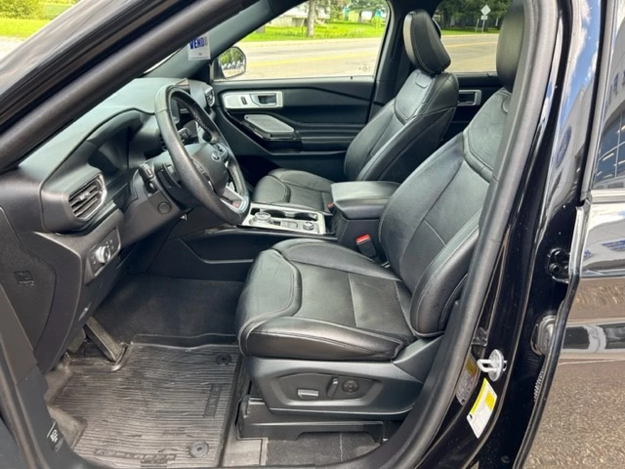 2022 Ford Explorer ST Image principale