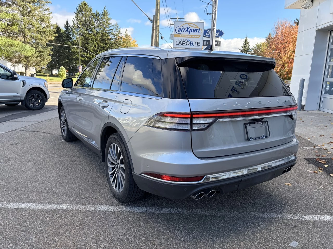 2022 Lincoln Aviator Reserve V6 BITURBO 200A TOIT PANORAMIQUE https://www.rejeanlaportelincoln.com/resize/b990ff35b810a3abc0cc817b2ca24889-1