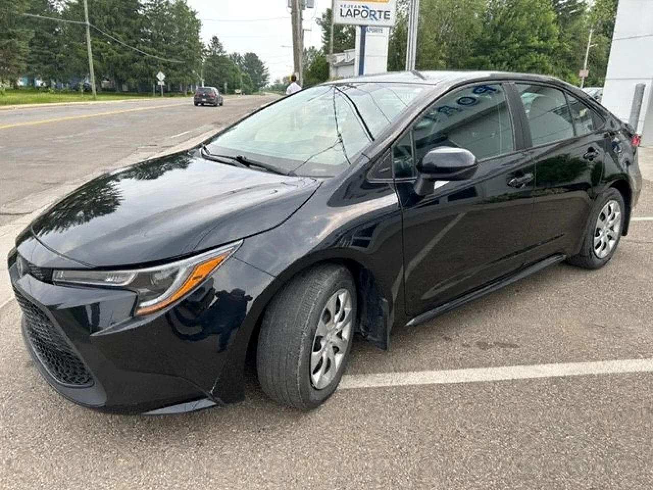 2020 Toyota Corolla LE Main Image