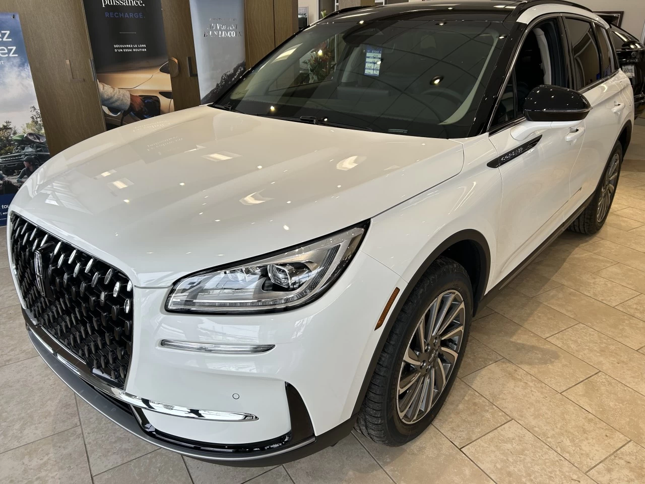2025 Lincoln Corsair Resreve AWD Main Image
