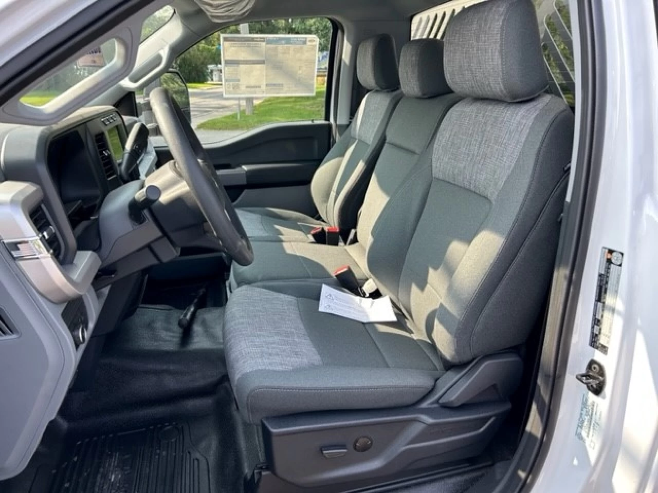 2023 Ford Super Duty F-550 DRW XLT Main Image