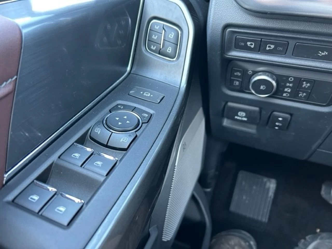 2022 Ford F-150 LARIAT Main Image