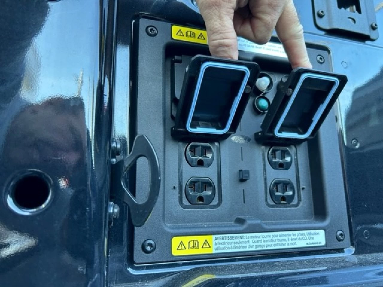 2022 Ford F-150 LARIAT Main Image