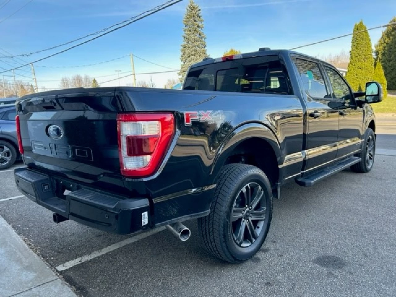 2022 Ford F-150 LARIAT Main Image