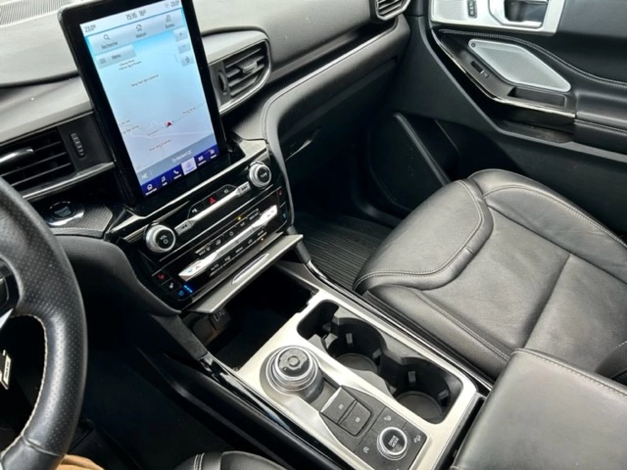 2022 Ford Explorer ST Image principale