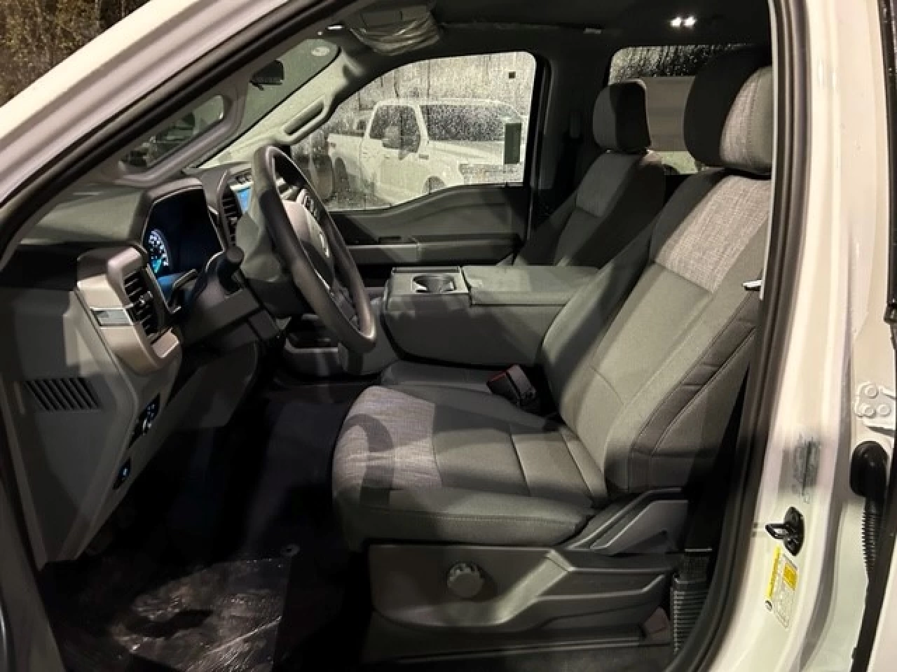 2023 Ford F-150 XLT Main Image
