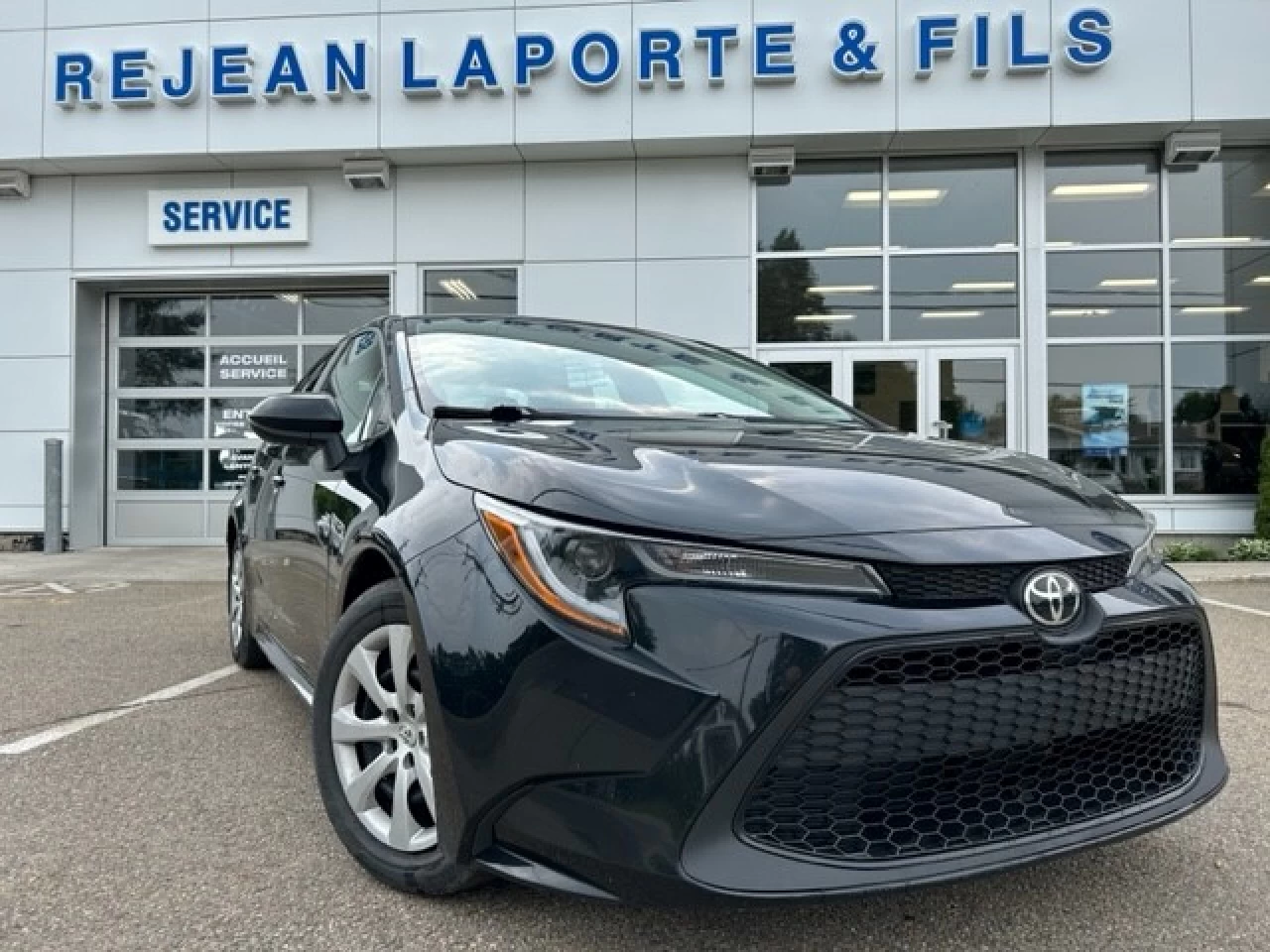 2020 Toyota Corolla LE Main Image