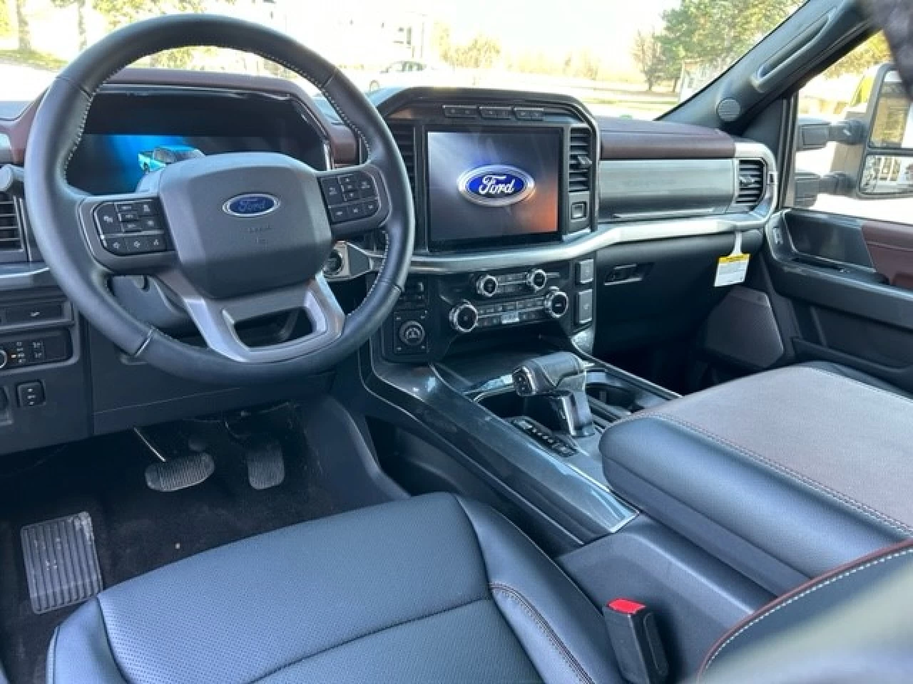 2022 Ford F-150 LARIAT Main Image