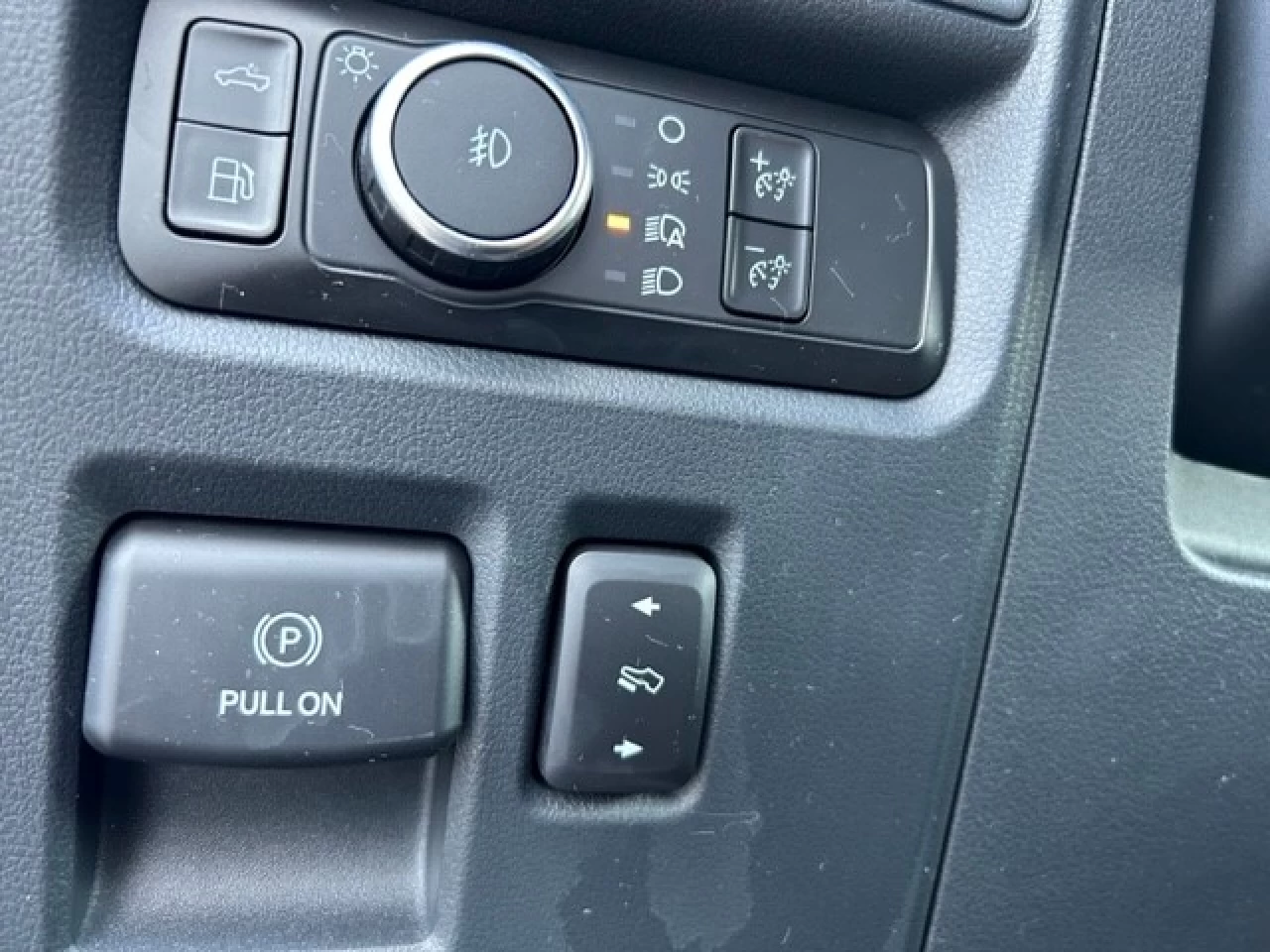 2022 Ford F-150 LARIAT Main Image
