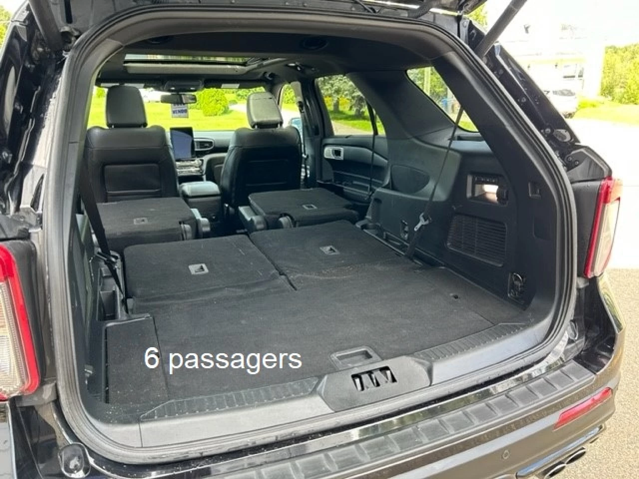 2022 Ford Explorer ST Image principale