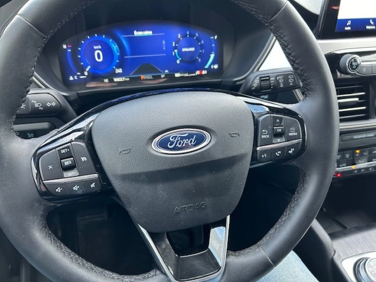 2022 Ford Escape SEL AWD Image principale