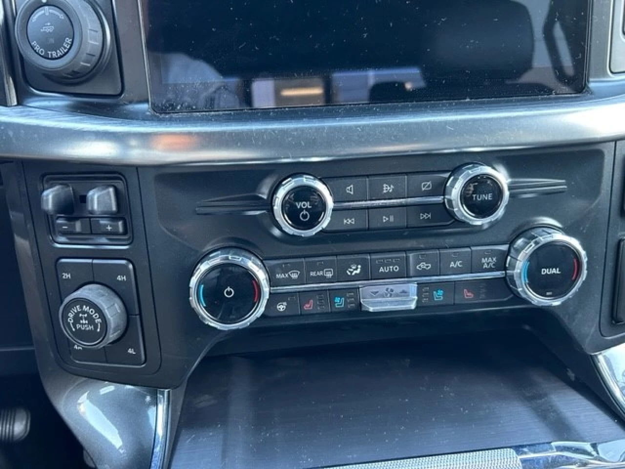 2022 Ford F-150 LARIAT Main Image