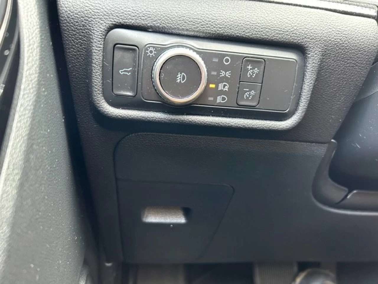 2022 Ford Explorer ST Image principale
