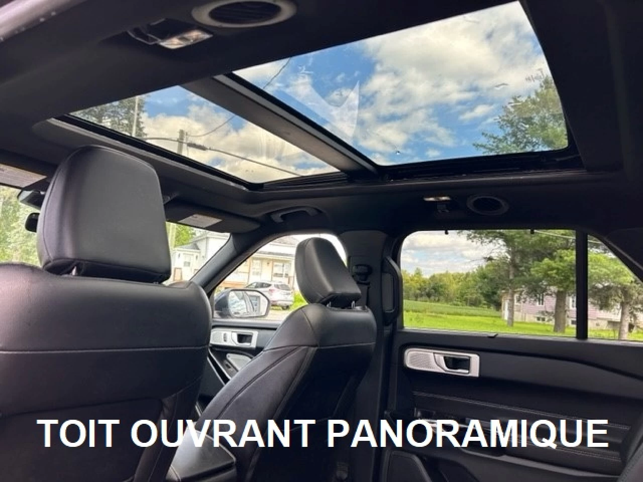 2022 Ford Explorer ST Image principale