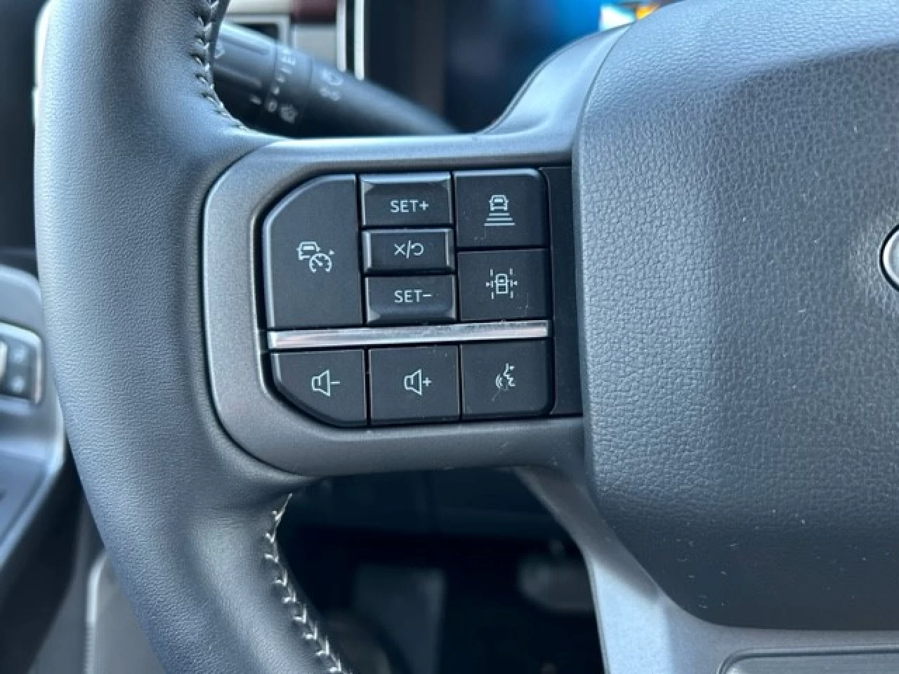 2022 Ford F-150 LARIAT Main Image