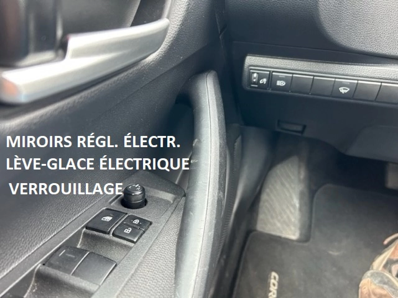 2020 Toyota Corolla LE Main Image