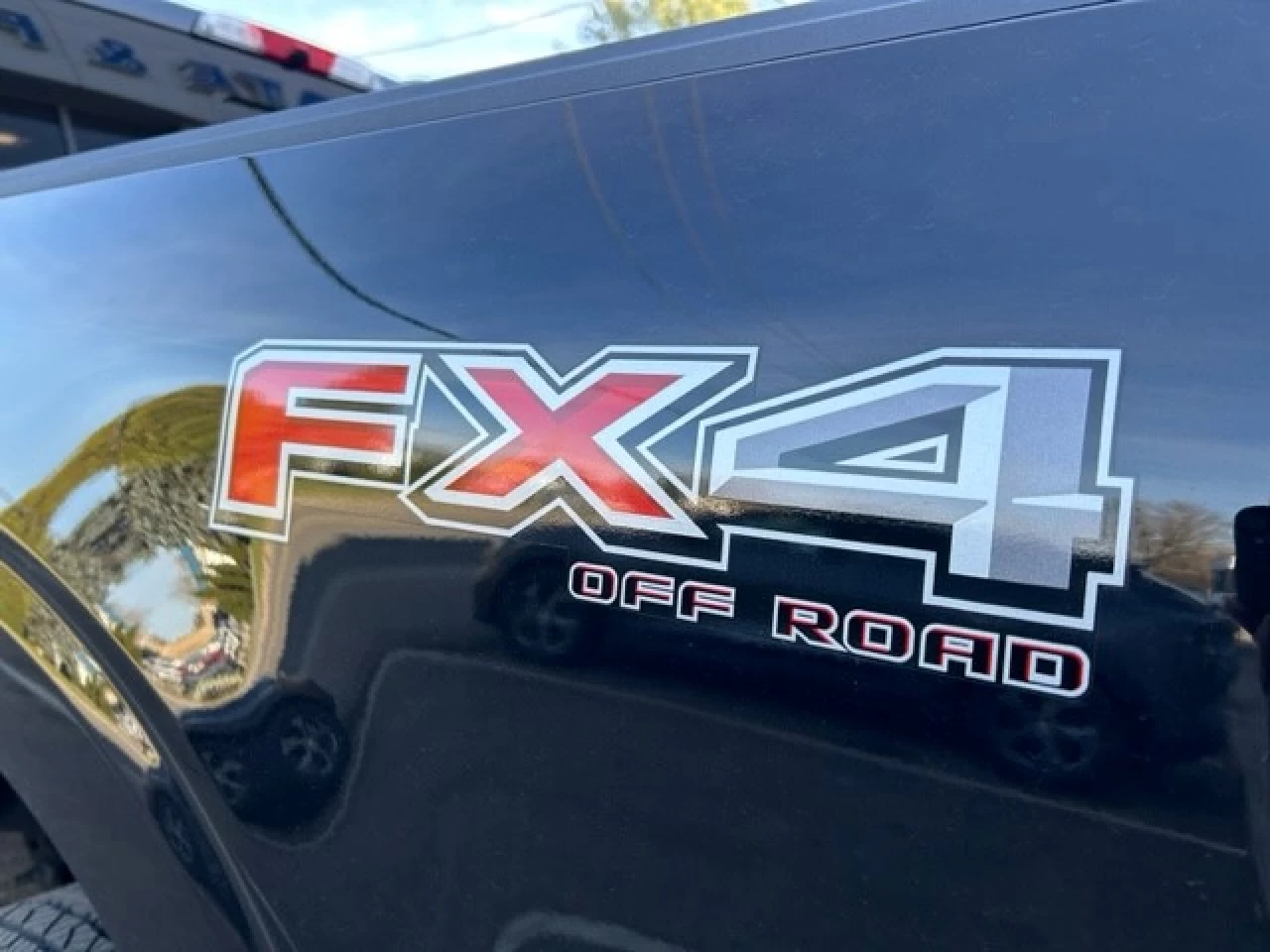 2022 Ford F-150 LARIAT Main Image