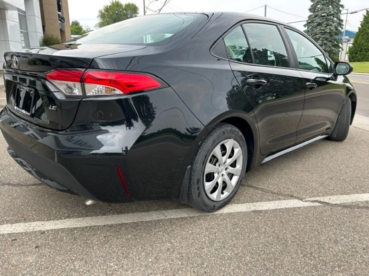 2020 Toyota Corolla LE Main Image