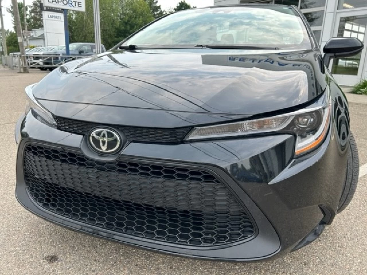 2020 Toyota Corolla LE Main Image