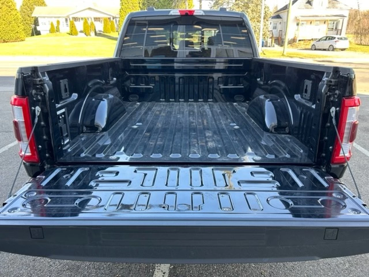 2022 Ford F-150 LARIAT Main Image