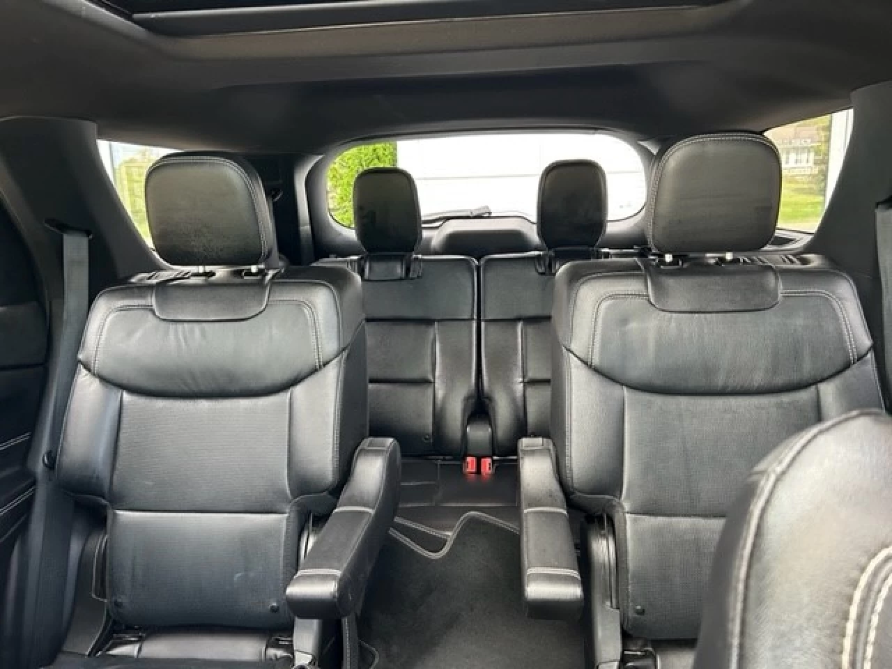 2022 Ford Explorer ST Image principale
