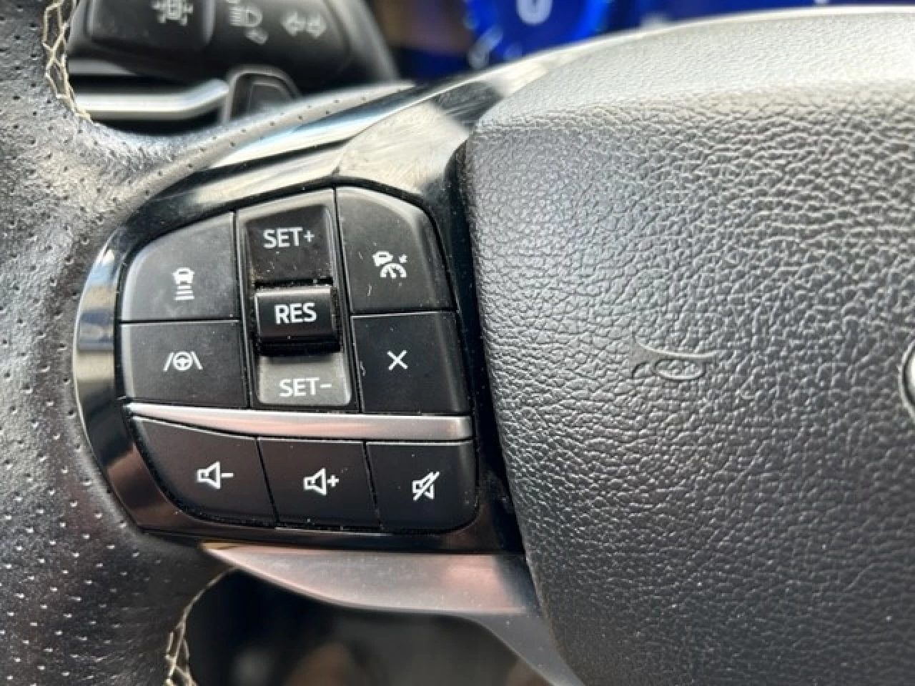 2022 Ford Explorer ST Image principale