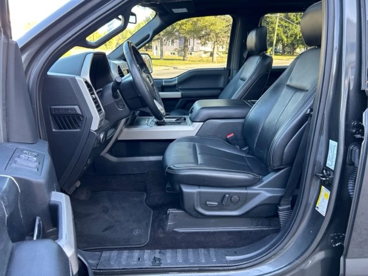 2020 Ford F-150 LARIAT Main Image