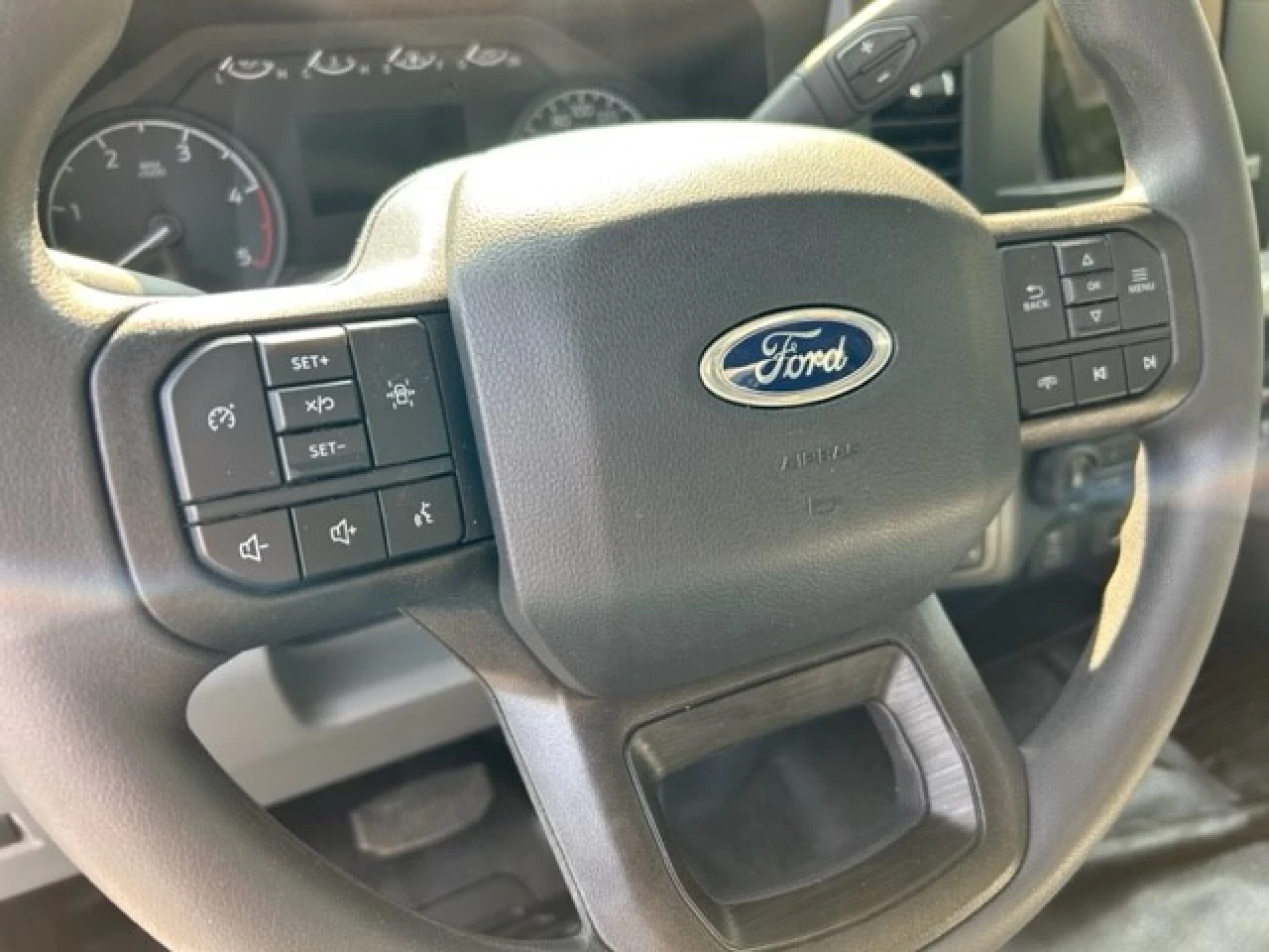 2023 Ford Super Duty F-550 DRW XLT Main Image